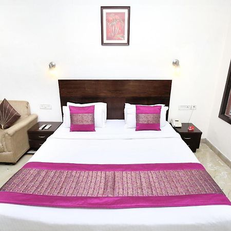 Capital O 15395 Hotel 42 Amritsar Exterior photo